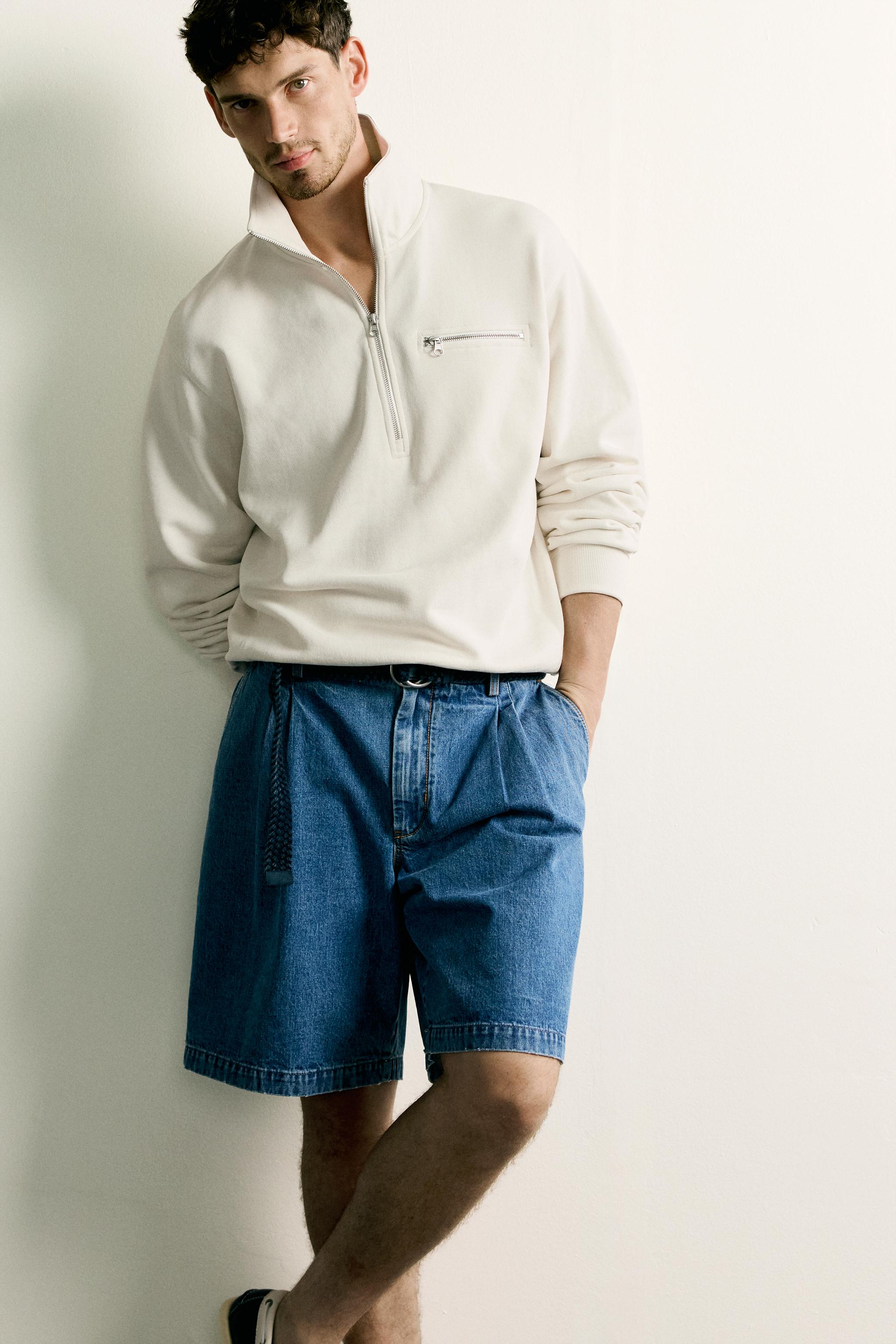 CONTRAST QUARTER-ZIP SWEATSHIRT
